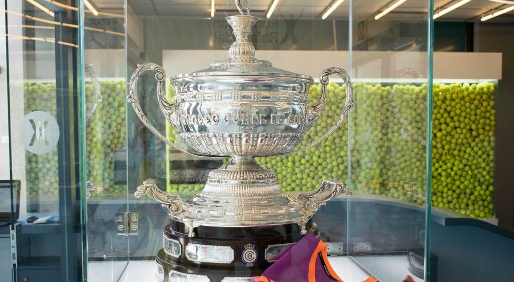 Pokal im Rafa Nadal Museum Xperience